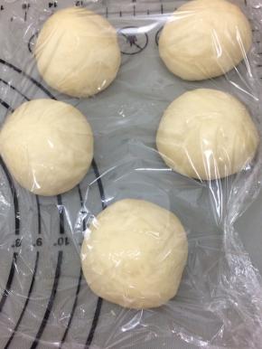 盖上保鲜膜饧五分钟