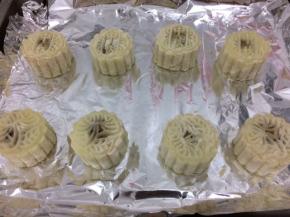 烤好后拿出晾凉