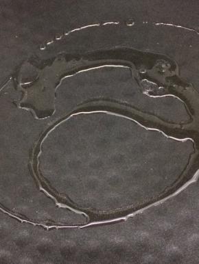 电饼档中放入少许的油