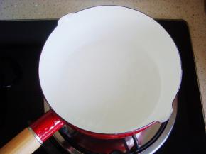 清水煮沸腾关火。