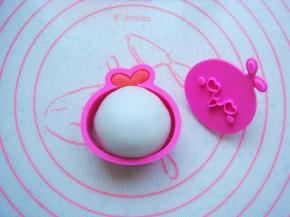 再放入包好的原色面团。