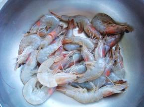 抓均匀，腌制20分钟。