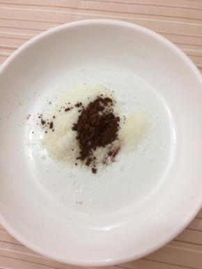 可可粉和椰蓉混合好