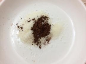 可可粉和椰蓉混合好