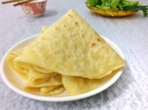 做好的单饼，里面可以卷上自己喜欢吃的蔬菜