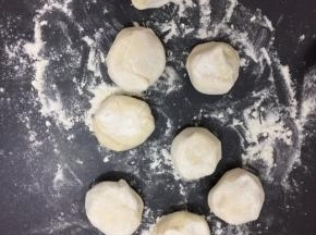 然后揪成均匀的小剂子