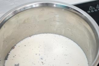 煮至边缘沸腾出现气泡即可离火