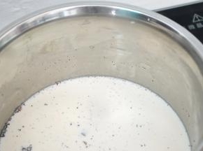 煮至边缘沸腾出现气泡即可离火