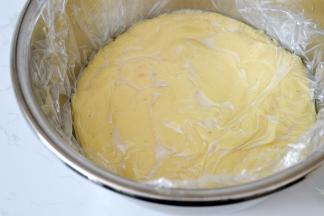 覆盖保鲜膜，贴面室温放凉备用