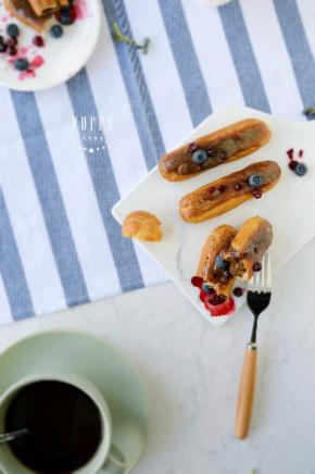 填好馅儿的泡芙一定要尽快食用。放久受潮变软就不好吃了(๑• . •๑)