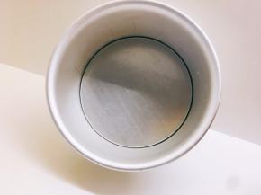 模具内壁刷上一层油