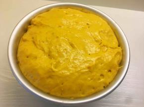 放入温暖处发酵至两倍大小，现在天气热注意别发过，不然容易出现酒味