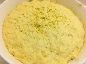 发酵至两倍大，表面有蜂窝状