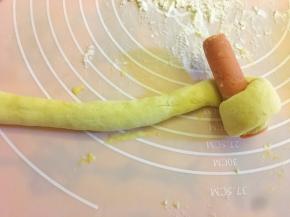 均匀的卷在香肠上面