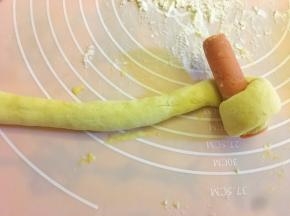 均匀的卷在香肠上面