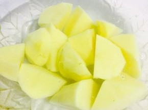 土豆去皮切块