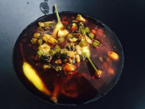 倒入红油和汤料包