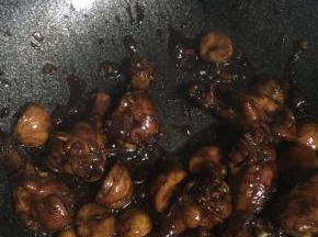 翻炒至汤汁粘稠，收汁关火