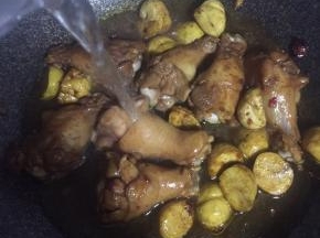 加入适量清水