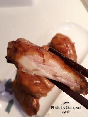 啤酒能让鸡翅肉质滑嫩哦，味道很不错呢