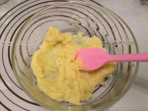 土豆压成泥状