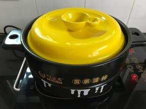 大火转小火焖制40分钟至排骨酥烂。