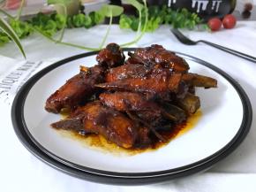 油而不腻，酥软香甜的排骨。