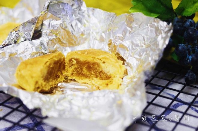 金丝肉松炭烧月饼