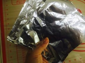 铝箔纸剪成15*15的正方形，备用