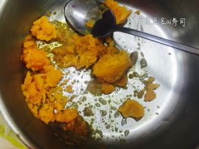 出炉后用勺子碾碎即可