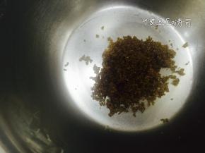 25g红糖加入15g水