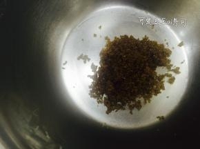 25g红糖加入15g水