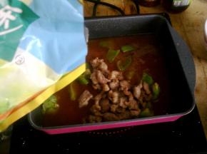 关火加入味精。