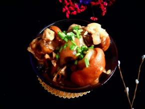 出锅以后撒上葱花即可。