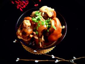 这款快手卤猪蹄，没有用油煎更加的养生健康。