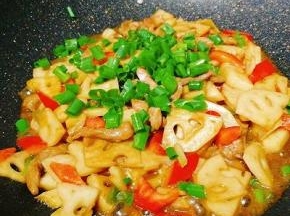 撒上葱花即可出锅