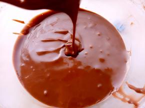 这是拌好的蛋黄糊的状态。