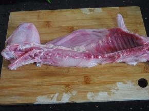 兔子洗净去掉内脏