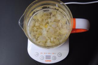 注入800毫升清水开始煮沸后煮10分钟
