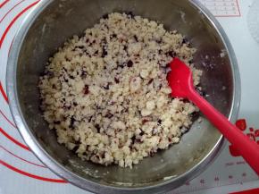 拌匀后铲散晾凉。