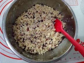 拌匀后铲散晾凉。