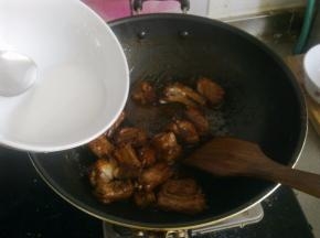 最后倒入水淀粉勾芡。