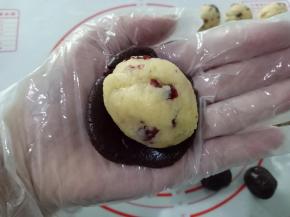 放入奶酪椰蓉内馅。