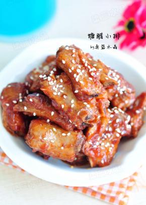 出锅后撒上白芝麻。