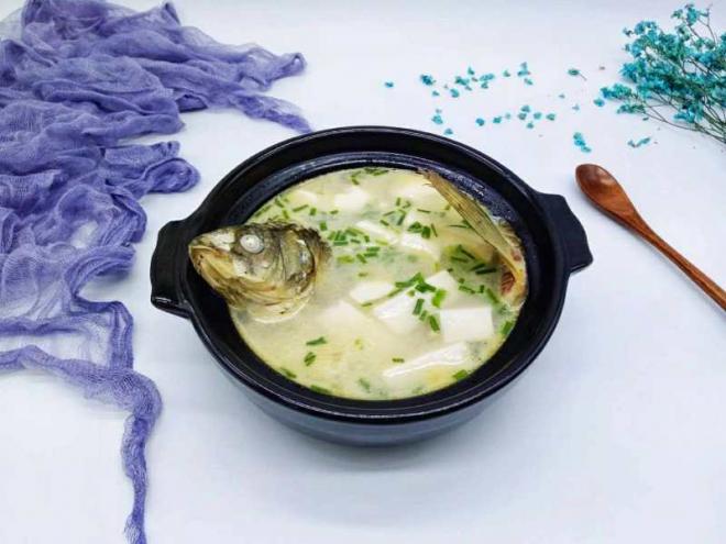 鲫鱼豆腐汤