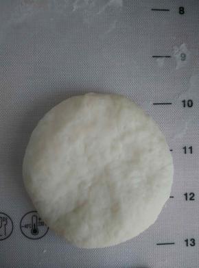 取其中一个擀圆