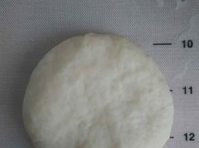取其中一个擀圆