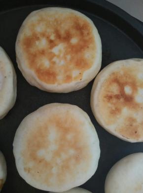 放电饼铛上两面金黄色即可