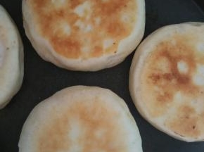 放电饼铛上两面金黄色即可