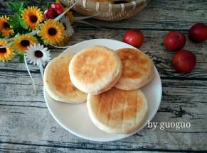 美美的火烧就好了，配上一碗汤和咸菜就是一顿饭啊！